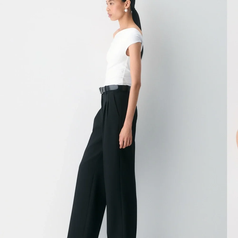 Aritzia Original Contour Ravish Top - Picture 11 of 15